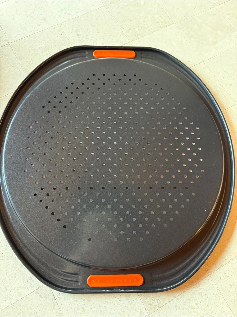 Le Creuset bakeware•pizza tray/pan•475 F